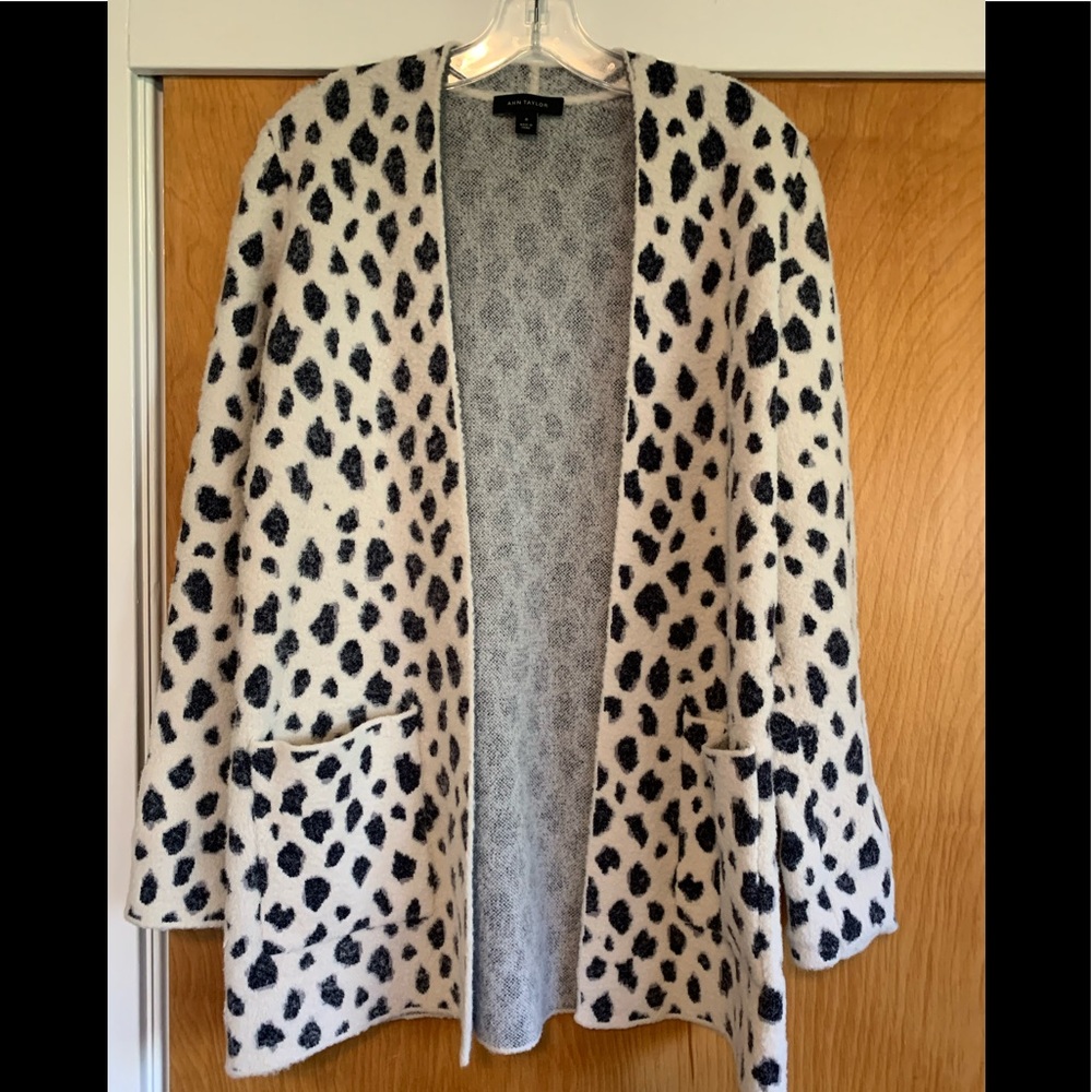 Ann Taylor Medium Leopard Print Coatigan.